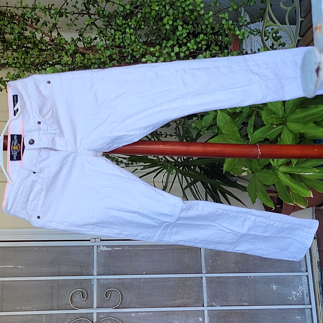 Lucky Brand White Pants. Size 2/26.